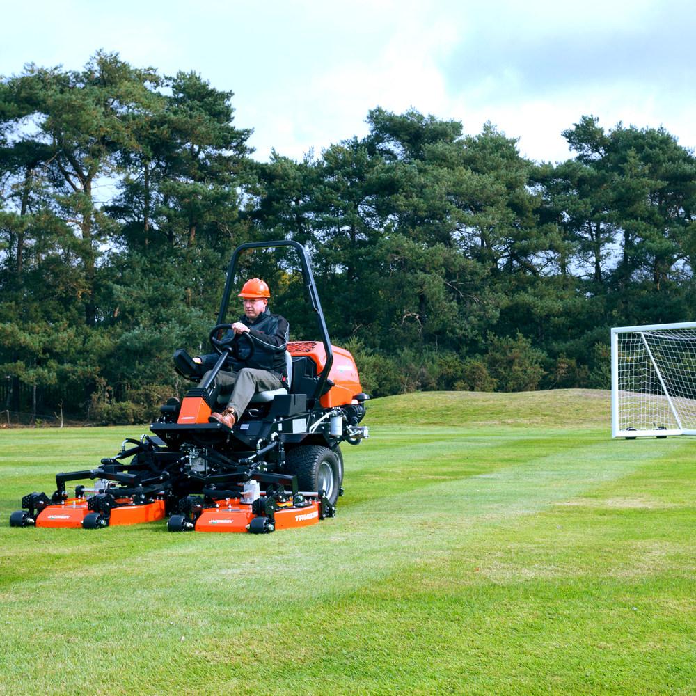 Jacobsen AR321 mower with TRUEDECK™ Heavy-Duty Contouring Cutting Decks