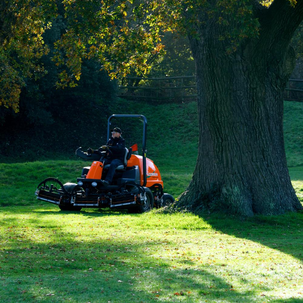 LF570 T4I Jacobsen mower with fast speed