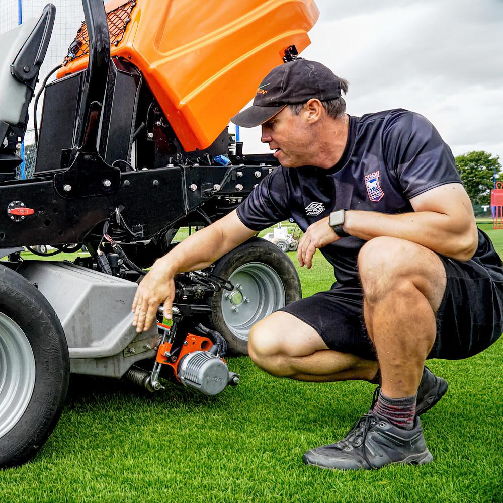 Ipswich Town FC cut their soccer pitches with the new SLF1 ELiTE
