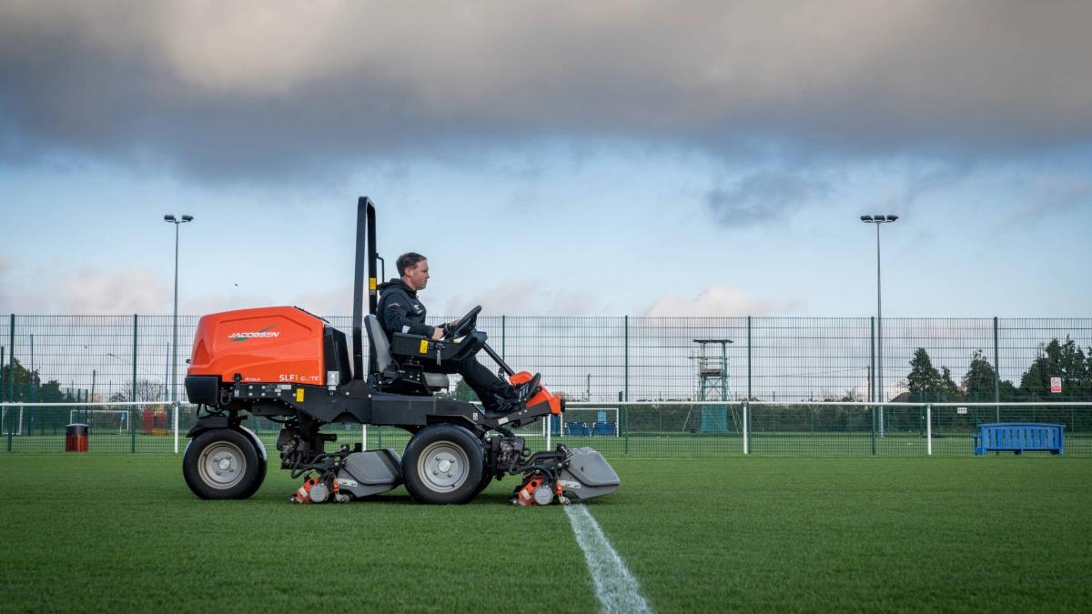SLF1 ELiTE on grass
